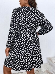 SHEIN LUNE Đầm Plus Size Thắt nơ trước Tất cả trên in Giải trí - Đen và trắng - Xem 2