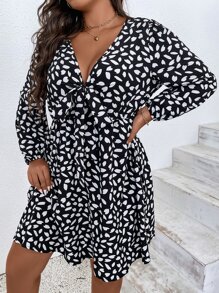SHEIN LUNE Đầm Plus Size Thắt nơ trước Tất cả trên in Giải trí - Đen và trắng - Xem 8