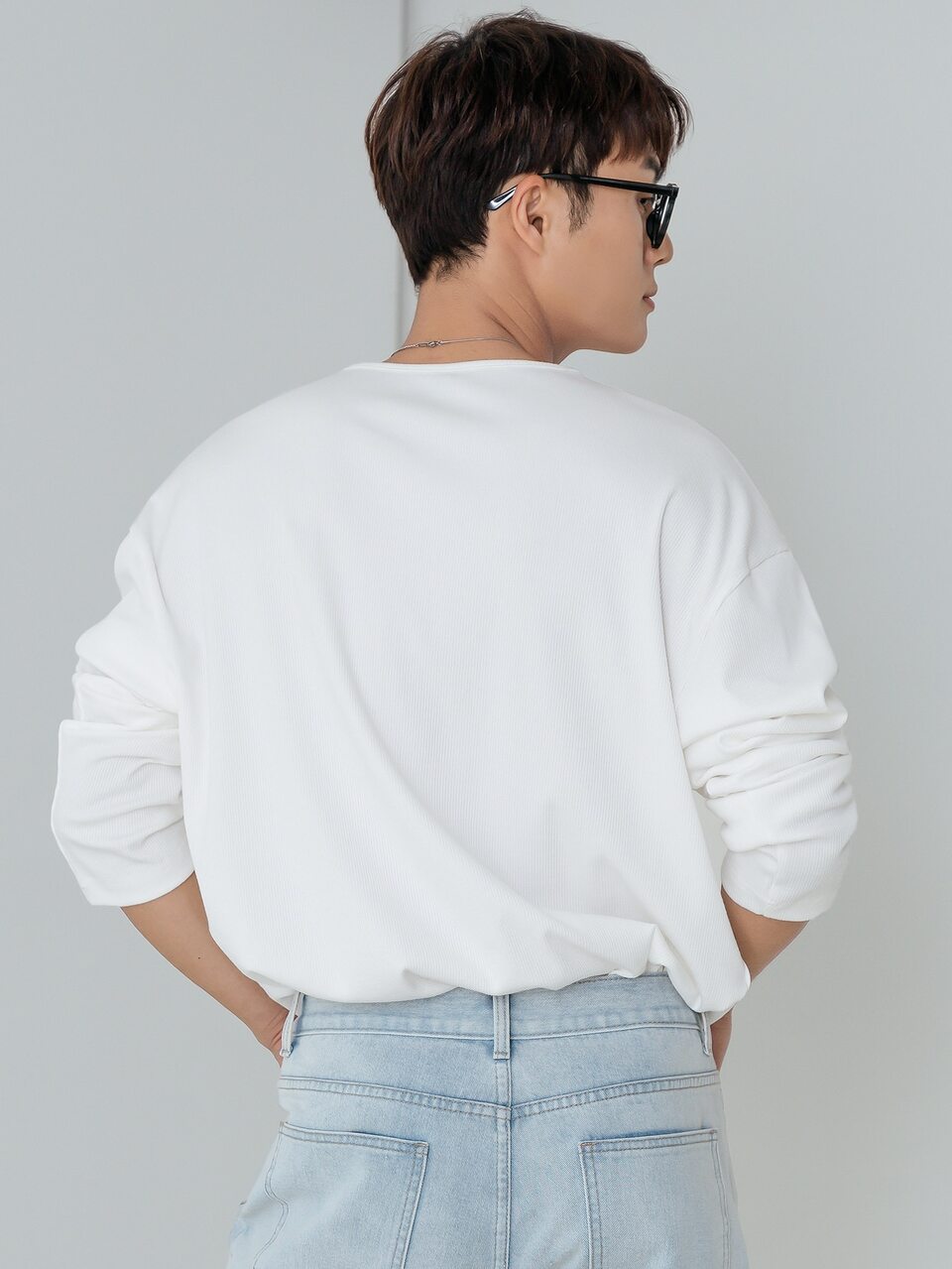 Men Solid Notched Neck Drop Shoulder Tee
