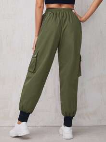 SHEIN Coolane Pantalones cargo con diseño de cadena con bolsillo lateral - Verde militar - Ver 2
