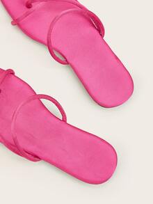 女士帶平底魅力四射粉色緞面T字帶涼鞋