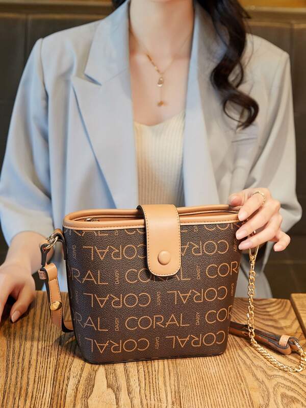 CORALDAISY Mini Letter Graphic Chain Decor Square Bag