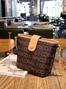 Bolsa cuadrada mini con estampado de letra con diseño de cadena - Café integral - Ver 3