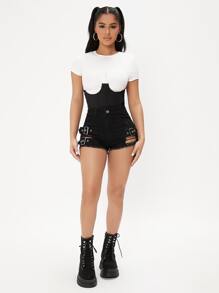 SHEIN PETITE 搭扣腰帶毛邊牛仔短褲 - 黑色 - 查看 3