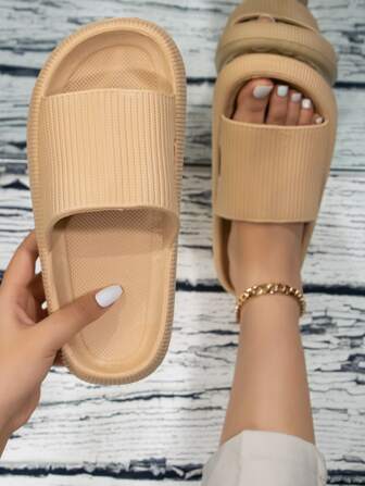 挖空細節單帶拖鞋