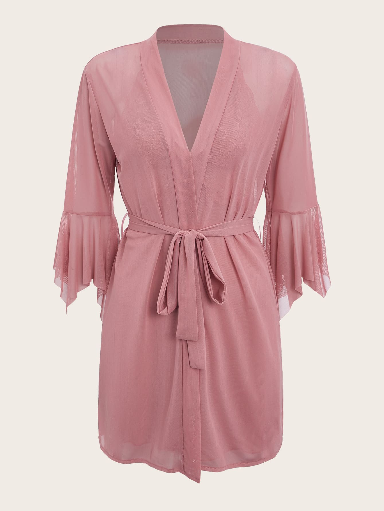 طقم بيجامة يتكون من رداء نوم بأكمام منتفخة وحزام ، وفستان نوم مع لوحة من الدانتيل والفيونكة