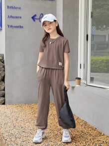 SHEIN Màu thuần Lỏng lẻo mặt trời Cô gái Tween Chi tiết vá Ngắn tay Áo thun Và Quần - Màu nâu  Mocha - Xem 1