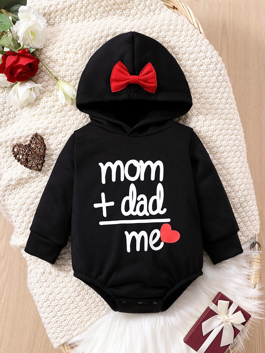 嬰兒女孩心形和字母圖形蝴蝶結細節連帽連體衣