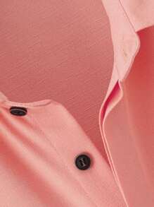 Manfinity Homme Hombres Camisa con botón bajo curvo - Rosa coral - Ver 4