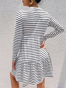 SHEIN LUNE Vestido con estampado de rayas bajo con fruncido - Blanco y Negro - Ver 3