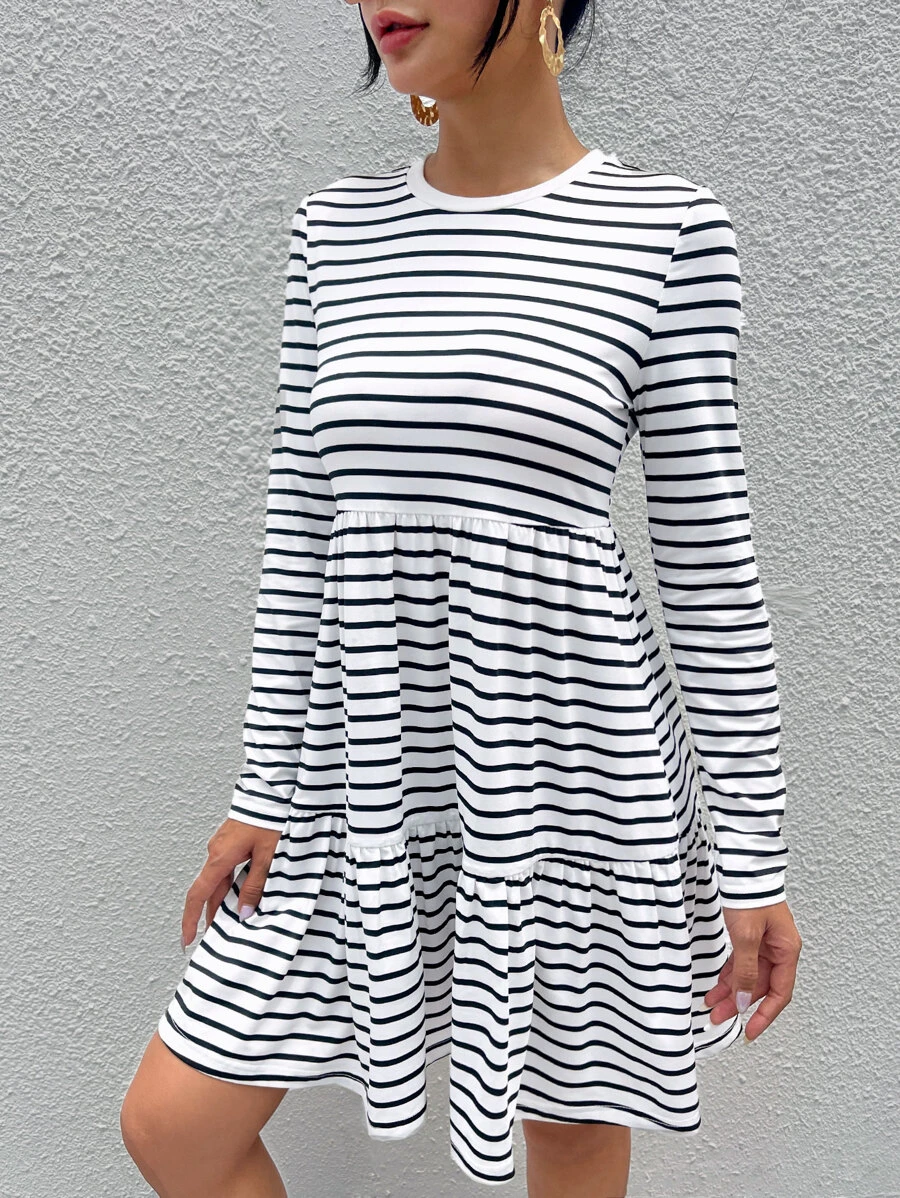 SHEIN LUNE Vestido con estampado de rayas bajo con fruncido - Blanco y Negro - Ver 1