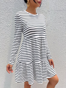 SHEIN LUNE Vestido con estampado de rayas bajo con fruncido - Blanco y Negro - Ver 5