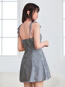 SHEIN Essnce 格纹系带吊带迷你连衣裙、茶会连衣裙、女士夏季连衣裙 - 黑與白 - 查看 2