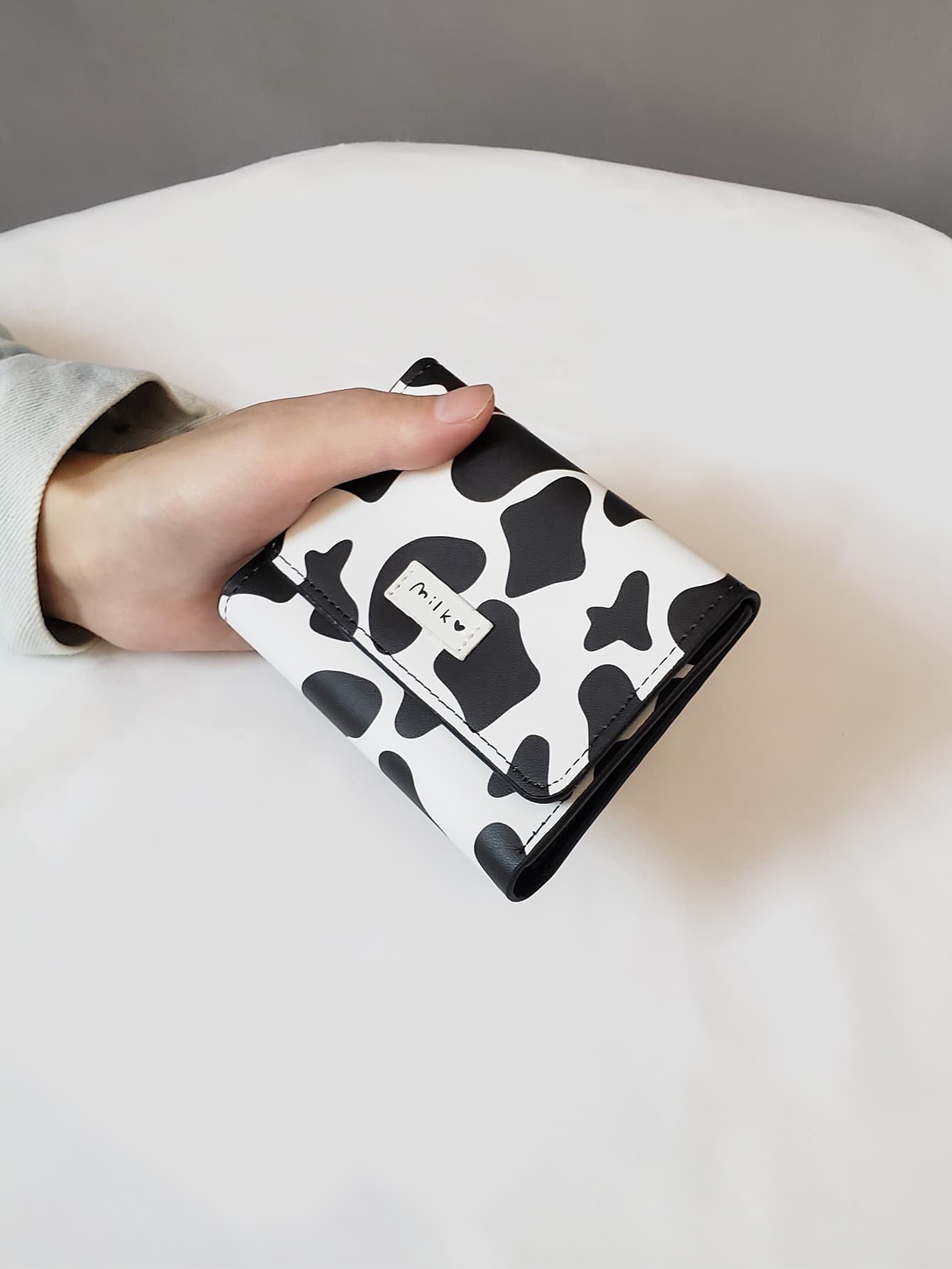 Nueva billetera corta con estampado de vaca, monedero plegable con estilo universitario lindo para tarjetas - Blanco y Negro - Ver 2