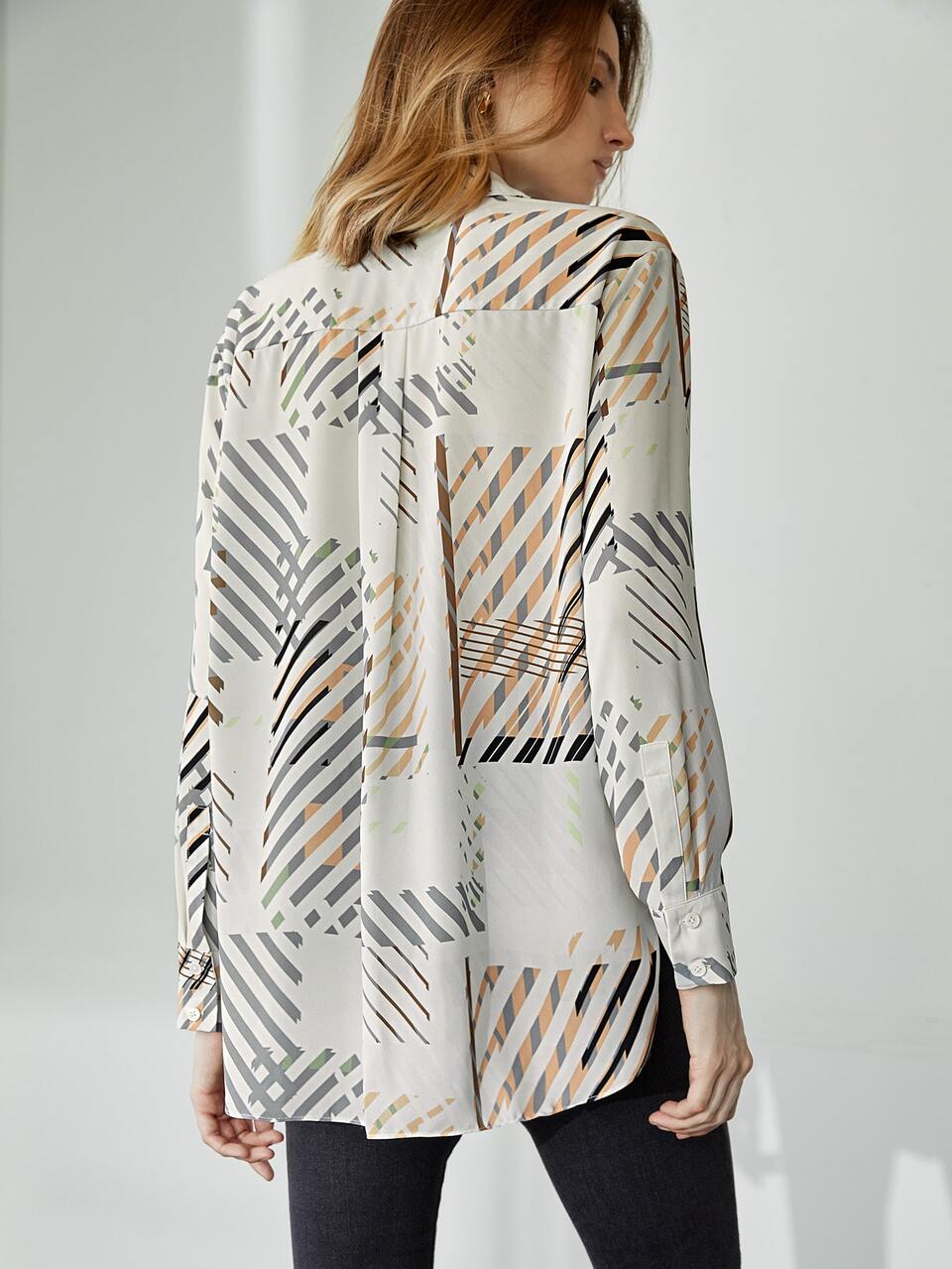 PRINTED CURVED SHIRT