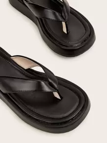 柔软防滑优质皮革人字拖凉鞋，时尚新款厚底拖鞋，舒适百搭，室内外均可穿着，适合所有季节，坡跟（注意：新鞋的脚趾区域可能有点硬，建议先在家穿几次，让鞋子适应后再到户外穿，以减少摩擦） - 黑色 - 查看 5