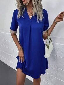 SHEIN LUNE 蕾絲拼接缺口領直筒連衣裙