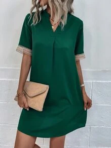 SHEIN LUNE 蕾絲拼接缺口領直筒連衣裙 - 綠色 - 查看 1