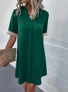 SHEIN LUNE 蕾絲拼接缺口領直筒連衣裙 - 綠色 - 查看 5
