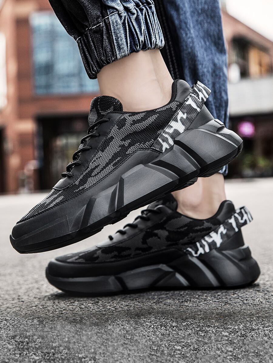 Hombres Zapatos de atletismo con patrón de camuflaje con cordón delantero - Negro - Ver 1