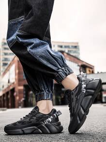 男士迷彩圖案前綁帶跑步鞋