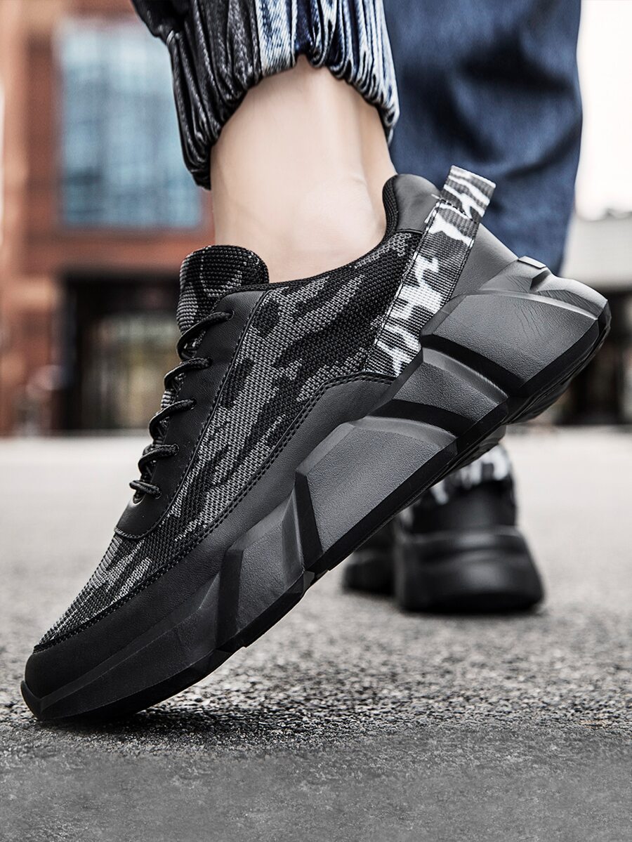 男士迷彩圖案前綁帶跑步鞋