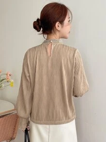 DAZY 高领荷叶边袖锁眼背心衬衫，秋季女装 - 卡其色 - 查看 2