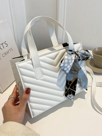 鋸齒紋細節絲巾裝飾方包