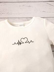 SHEIN Babymeisje Hartslag & Hartprint Slatrimmen T-shirt & short