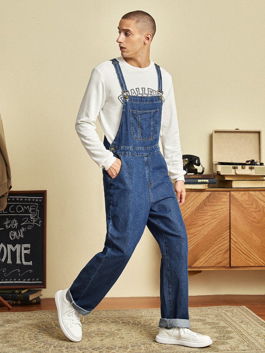 Manfinity RebelGame 男士棉1入組補丁貼口袋紐扣細節牛仔背帶褲 - 中等水洗藍 - 查看 1