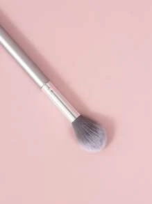 促销款火焰形高光化妆刷，木柄，可作粉底刷、遮瑕刷、腮红刷、修容刷、古铜粉刷、散粉刷等多种用途。