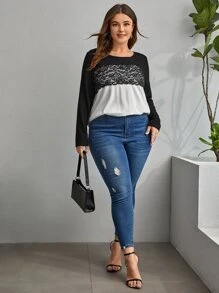 SHEIN LUNE 大碼撞色蕾絲拼接T恤 - 黑與白 - 查看 1