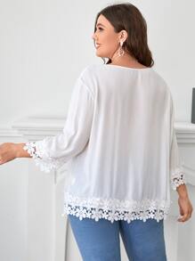 SHEIN VCAY 大碼繫帶領鏤空蕾絲花邊襯衫 - 白色 - 查看 2