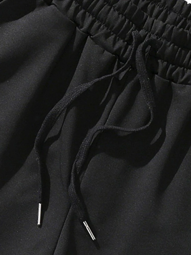 Manfinity EMRG Men Cartoon Graphic Drawstring Waist Shorts - Black - View 3