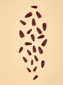 Mejore su aspecto con 24 uñas postizas medianas de color rojo burdeos para uñas, 1 lima de uñas y 1 hoja de uñas adhesivas. Suministros para uñas - Burdeos - Ver 3