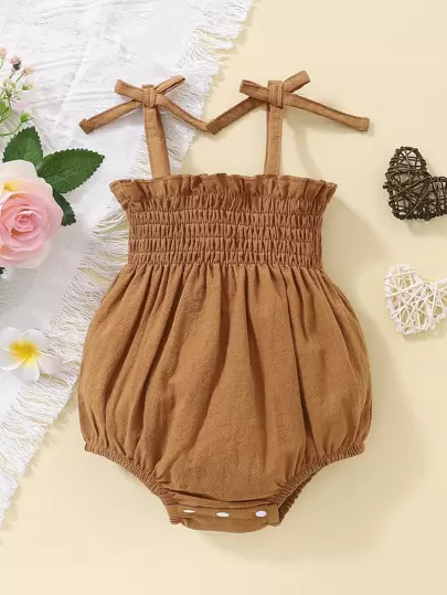 SHEIN Vintaside Kids 寶寶女孩捲邊荷葉邊蝴蝶結肩帶背心連體衣