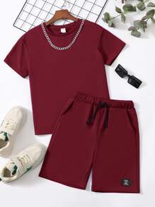 SHEIN Niños Camiseta de hombros caídos & de cintura con cordón Shorts con cadena Collar - Burdeos - Ver 1
