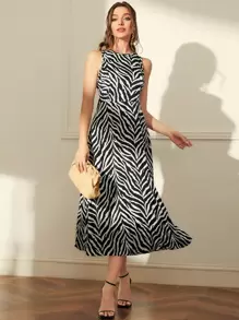 Mulvari Allover Print Sleeveless Dress Without Belt - Black and White - View 1