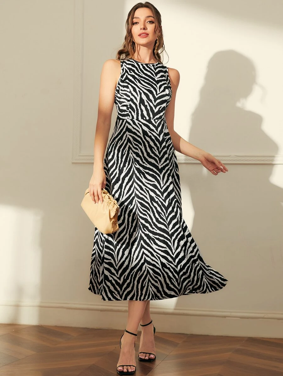 Mulvari Allover Print Sleeveless Dress Without Belt - Black and White - View 1