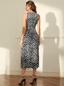 Mulvari Allover Print Sleeveless Dress Without Belt - Black and White - View 2