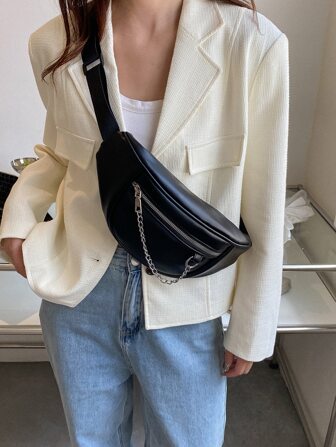 复古链条装饰斜挎胸包，适合日常购物和办事的休闲包