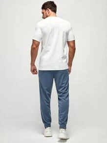 Manfinity VCAY 男式休闲标语图案贴花短袖 T 恤和抽绳腰运动裤 - 藍白色 - 查看 2