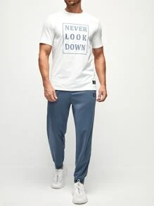 Manfinity VCAY 男式休闲标语图案贴花短袖 T 恤和抽绳腰运动裤 - 藍白色 - 查看 4