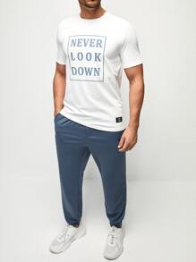 Manfinity VCAY 男式休闲标语图案贴花短袖 T 恤和抽绳腰运动裤 - 藍白色 - 查看 5