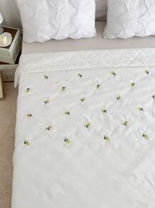 Leaf Embroidered Bedspread - White - View 4
