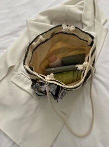Bolsa de mimbre con patrón de rayas con diseño de pañuelo - Blanco y Negro - Ver 4
