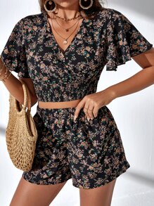 SHEIN VCAY 碎花蝴蝶袖打褶上衣和短褲 - 彩色 - 查看 4