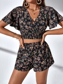 SHEIN VCAY 碎花蝴蝶袖打褶上衣和短褲 - 彩色 - 查看 2