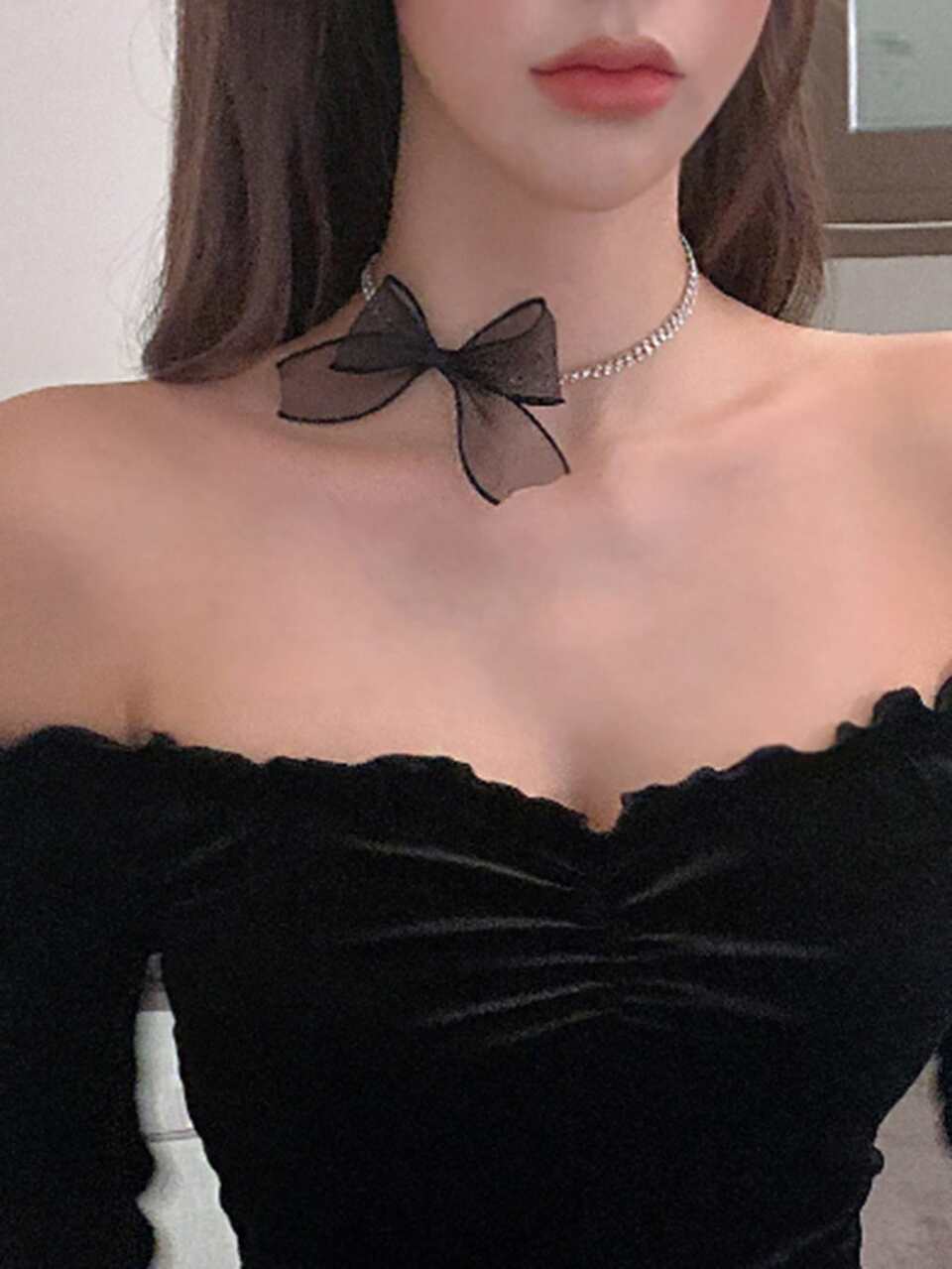 Rhinestone & Bow Decor Necklace