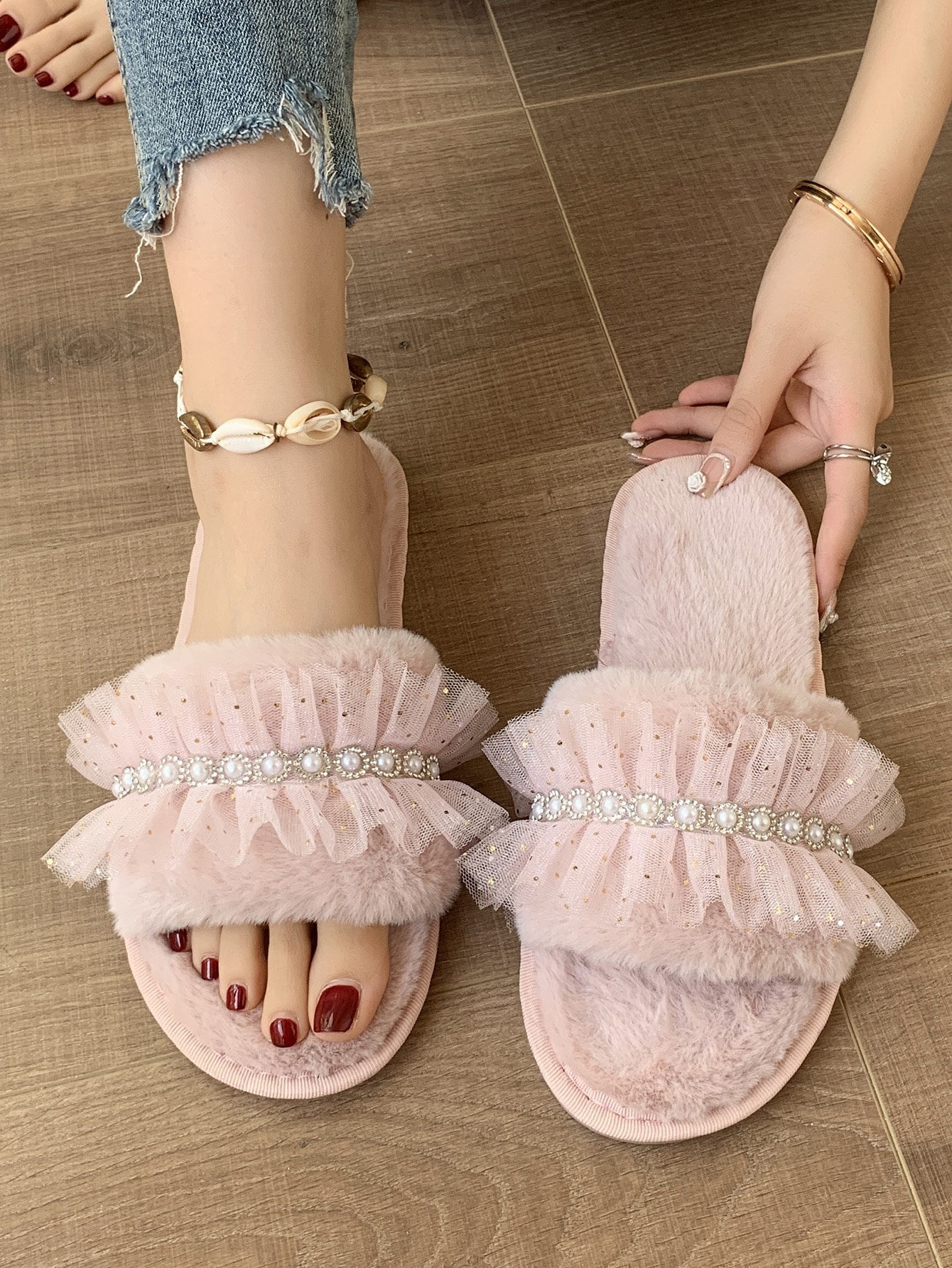 Lace faux pearl indoor slippers